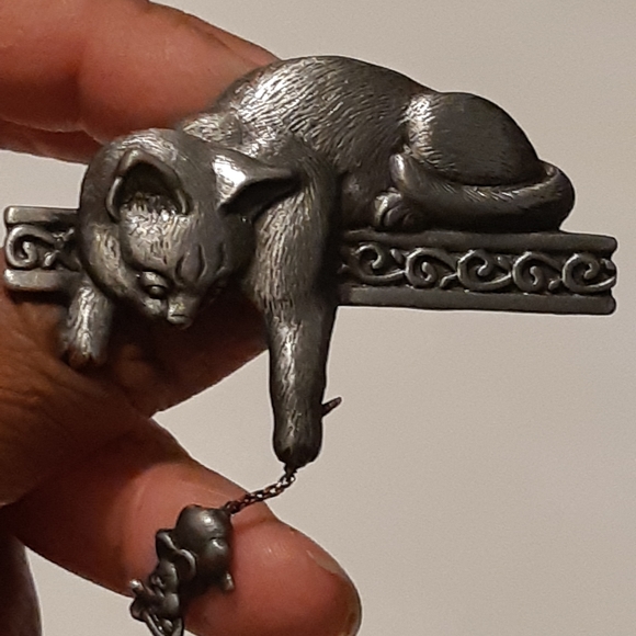 Cat And Mouse Articulated Brooch With Mouse Hanging By The Tail Silver Tone, - Picture 5 of 7